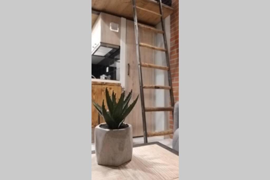 Cosy Industrial Style Little Just 5minutes From Waterfront Apartment *